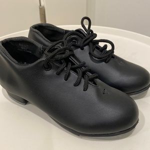 Kids tap shoes in black